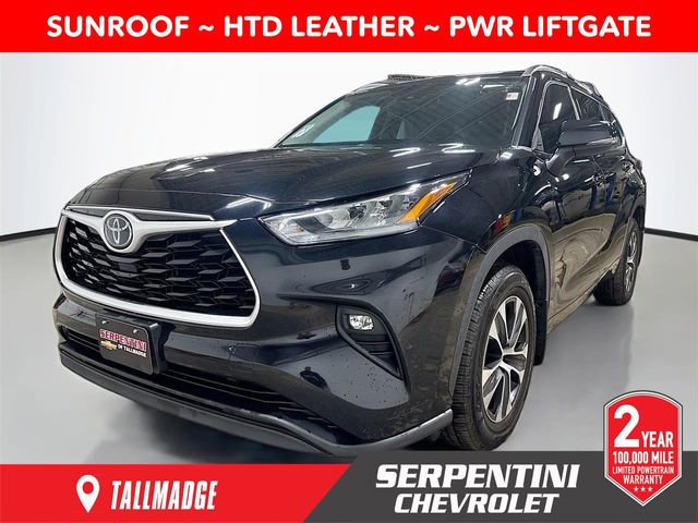 Used 2020 Toyota Highlander XLE AWD/4WD image 1