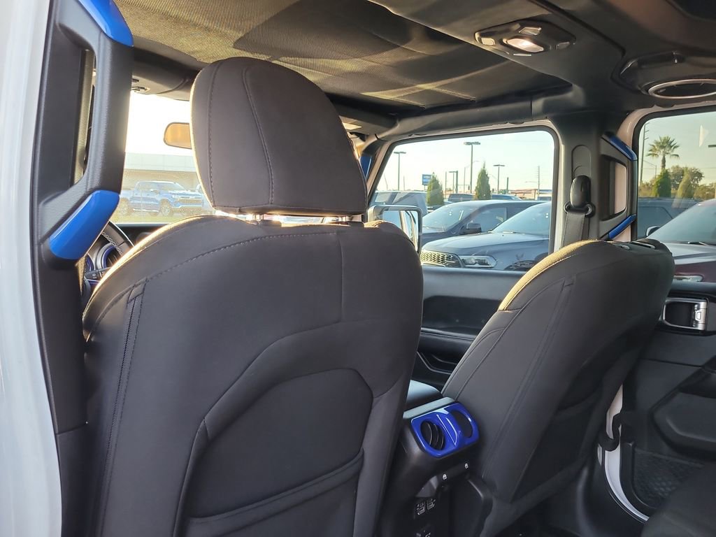 Used 2018 Jeep Wrangler Unlimited Sahara image 10