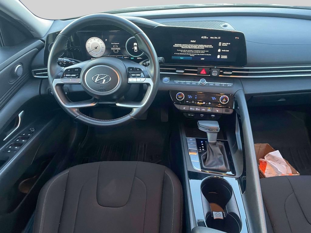 Used 2023 Hyundai Elantra SEL w/ Convenience Package image 13