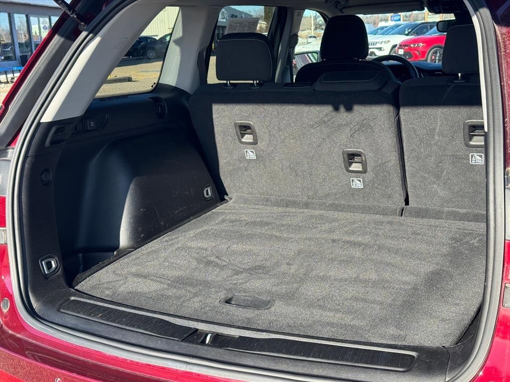 Used 2024 Jeep Grand Cherokee Laredo image 5