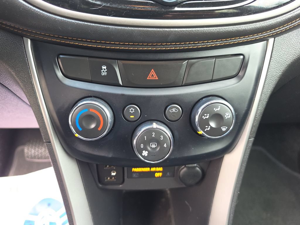 Used 2020 Chevrolet Trax LT AWD/4WD image 18