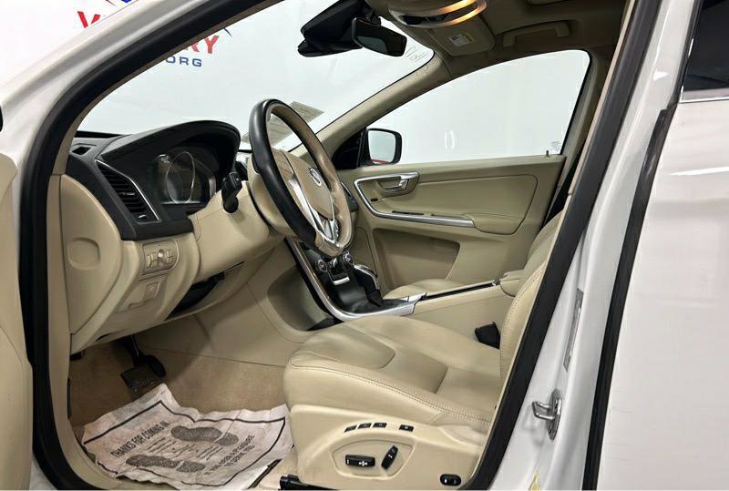 Used 2016 Volvo XC60 T5 Premier image 7