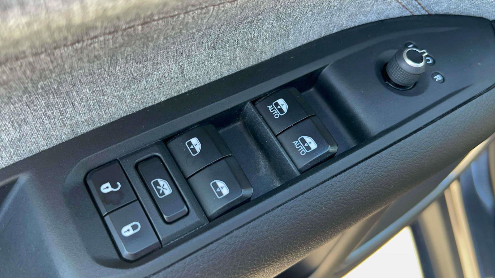 Used 2023 Jeep Compass Latitude image 24