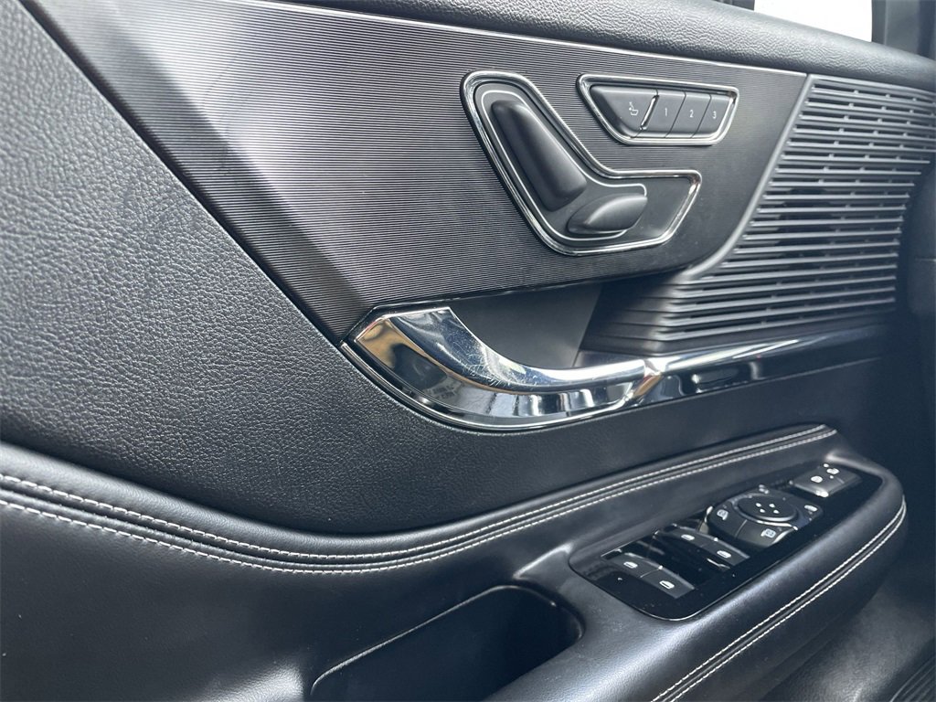 Used 2020 Lincoln Corsair AWD w/ Premium Package image 26