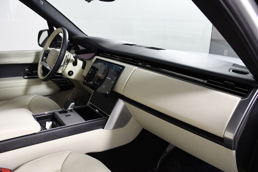 Used 2024 Land Rover Range Rover SE image 17