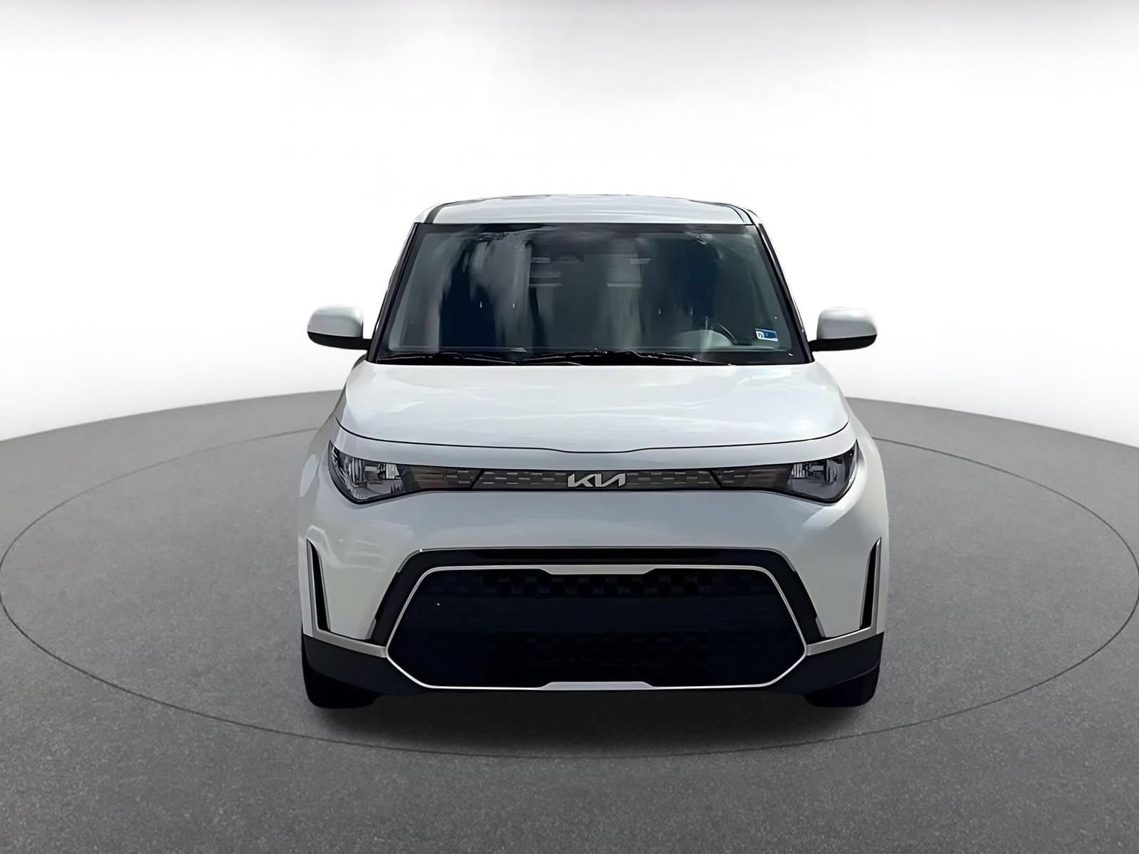 Used 2025 Kia Soul LX w/ LX Technology Package FWD image 4
