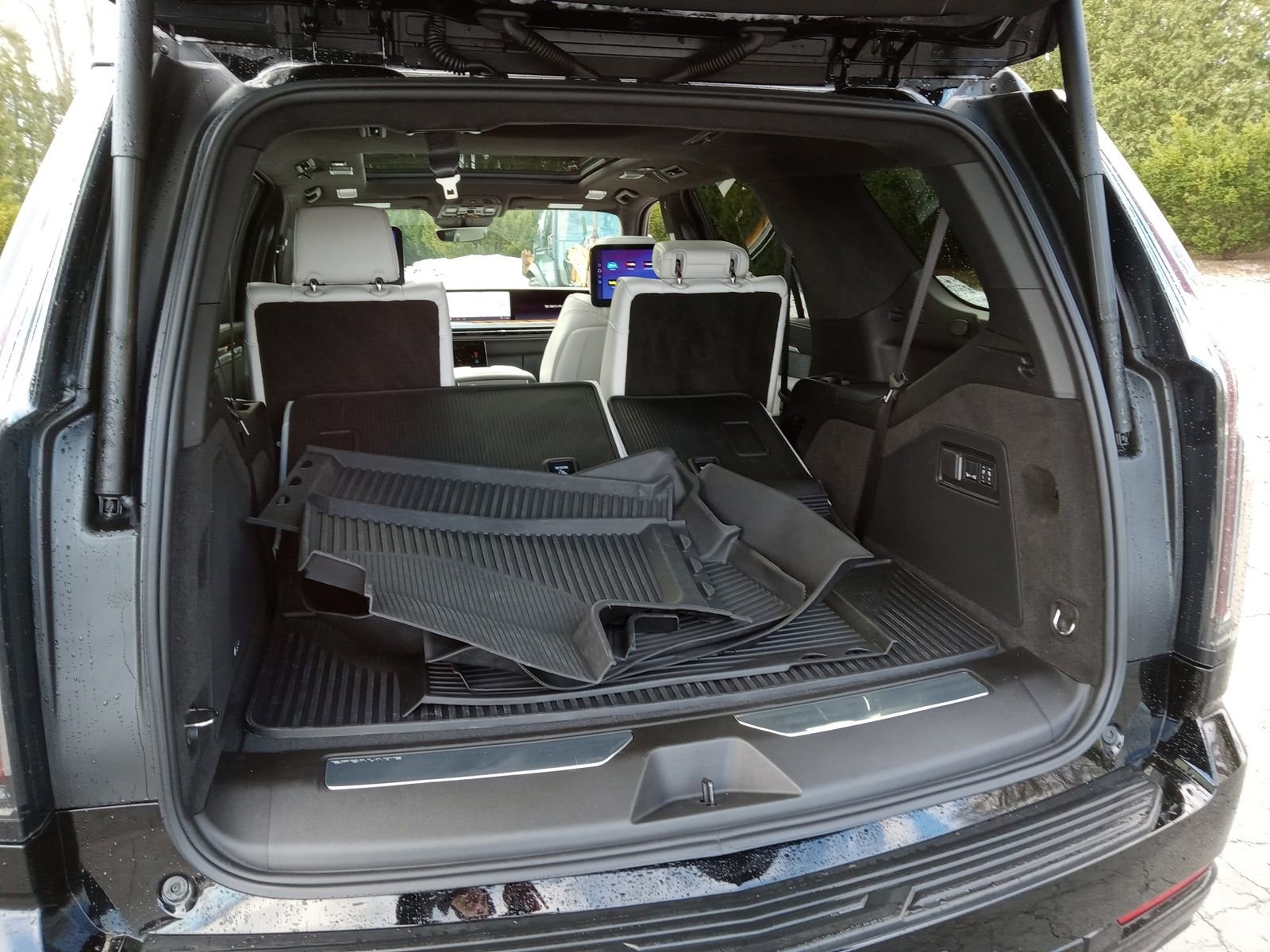 Used 2025 Cadillac Escalade Sport Platinum w/ LPO, ONYX Package image 27