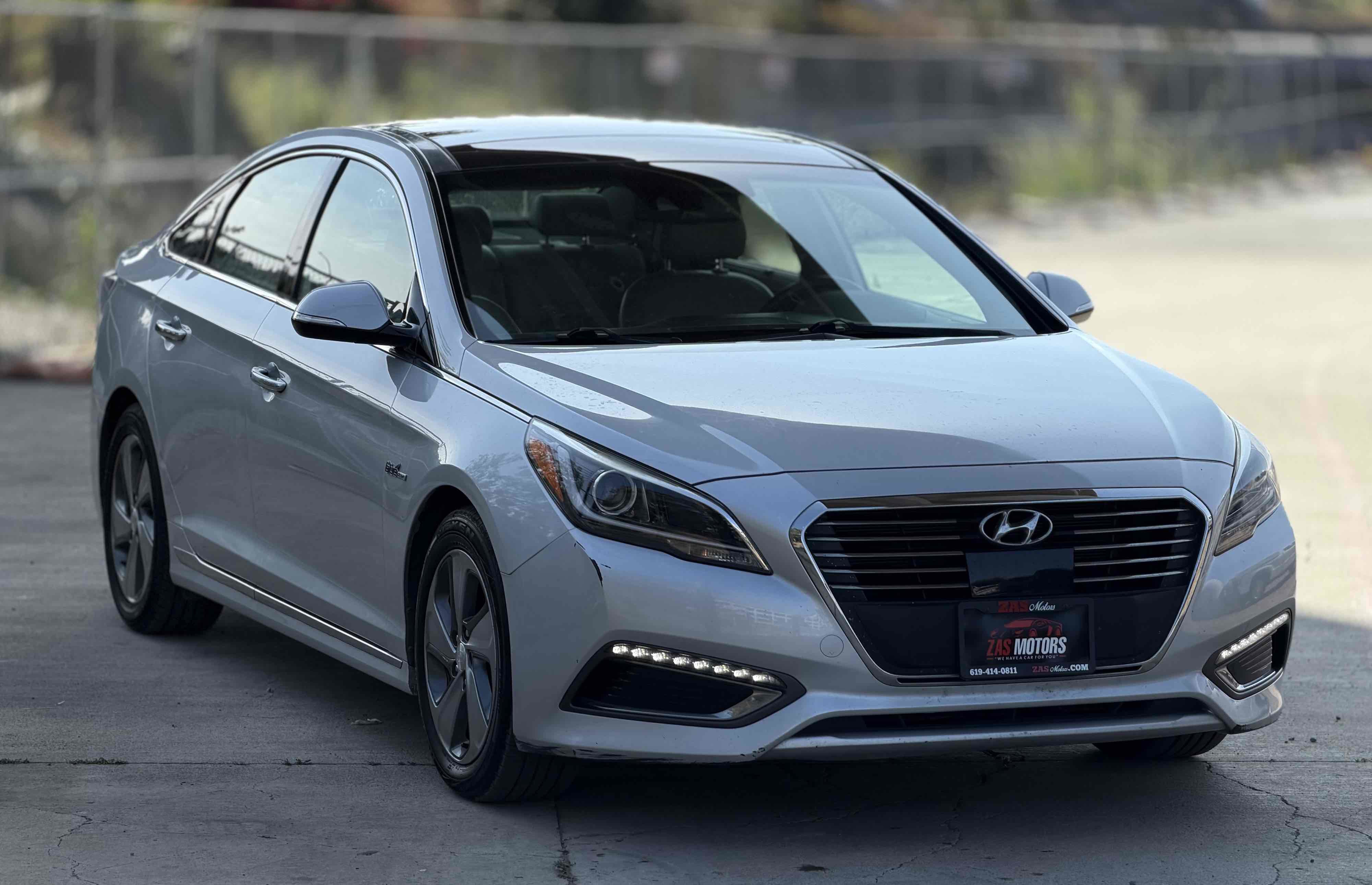 Used 2016 Hyundai Sonata Limited w/ Option Group 02 FWD image 3