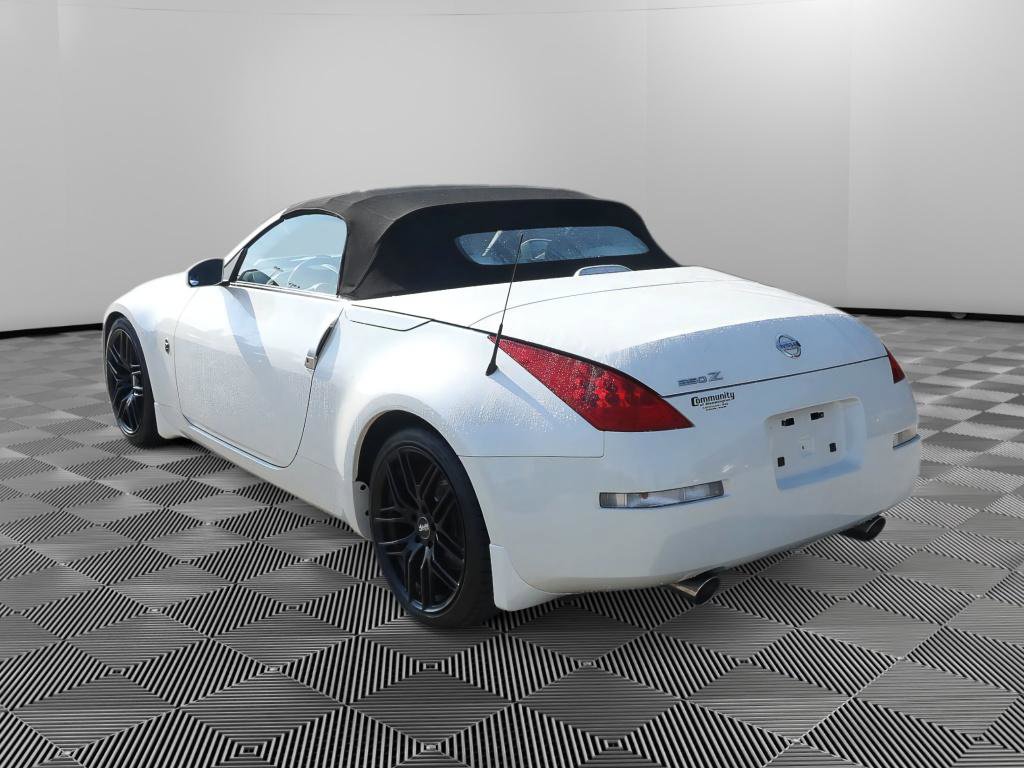 Used 2007 Nissan 350Z Touring RWD image 7