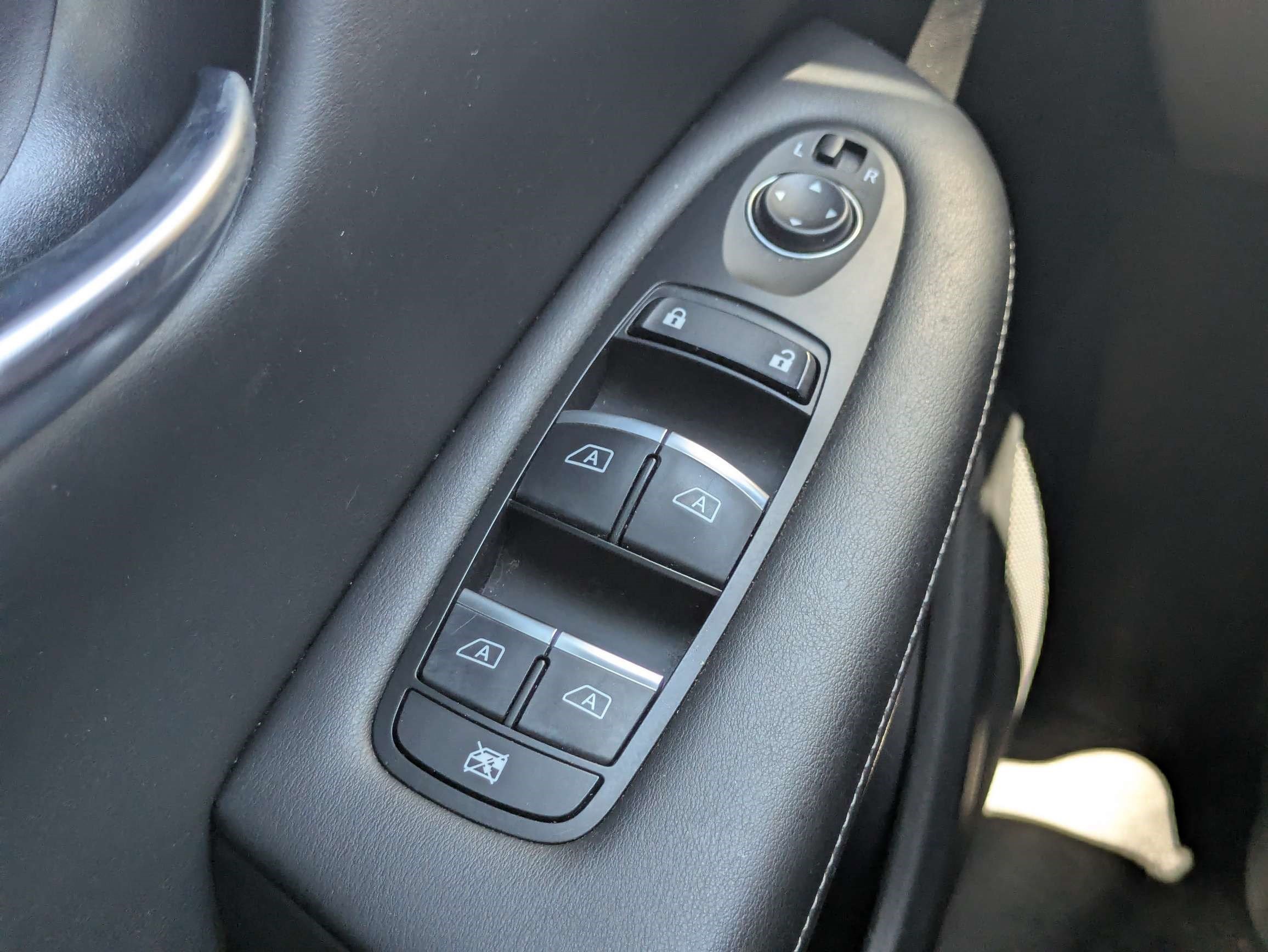 Used 2021 INFINITI QX50 Luxe w/ Appearance Package FWD image 31