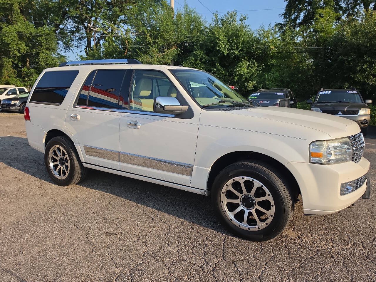 Used 2010 Lincoln Navigator 4WD image 6