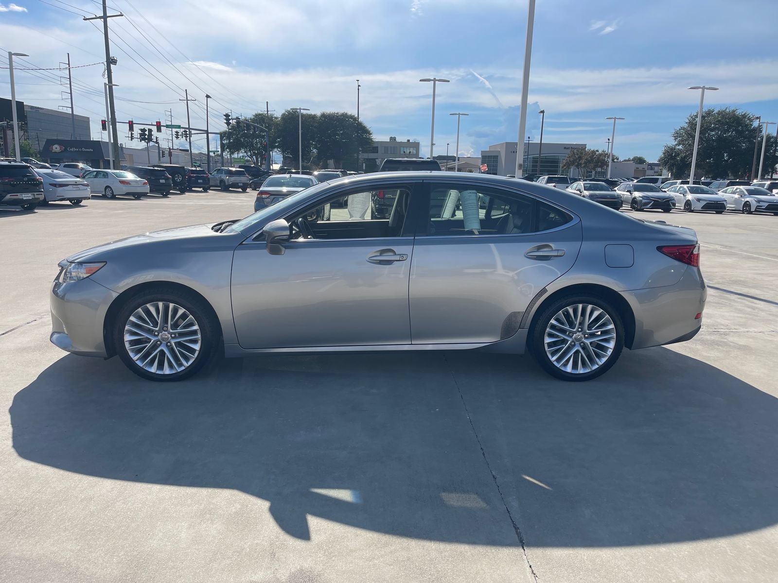 Used 2015 Lexus ES 350 w/ Ultra Luxury Package FWD image 2