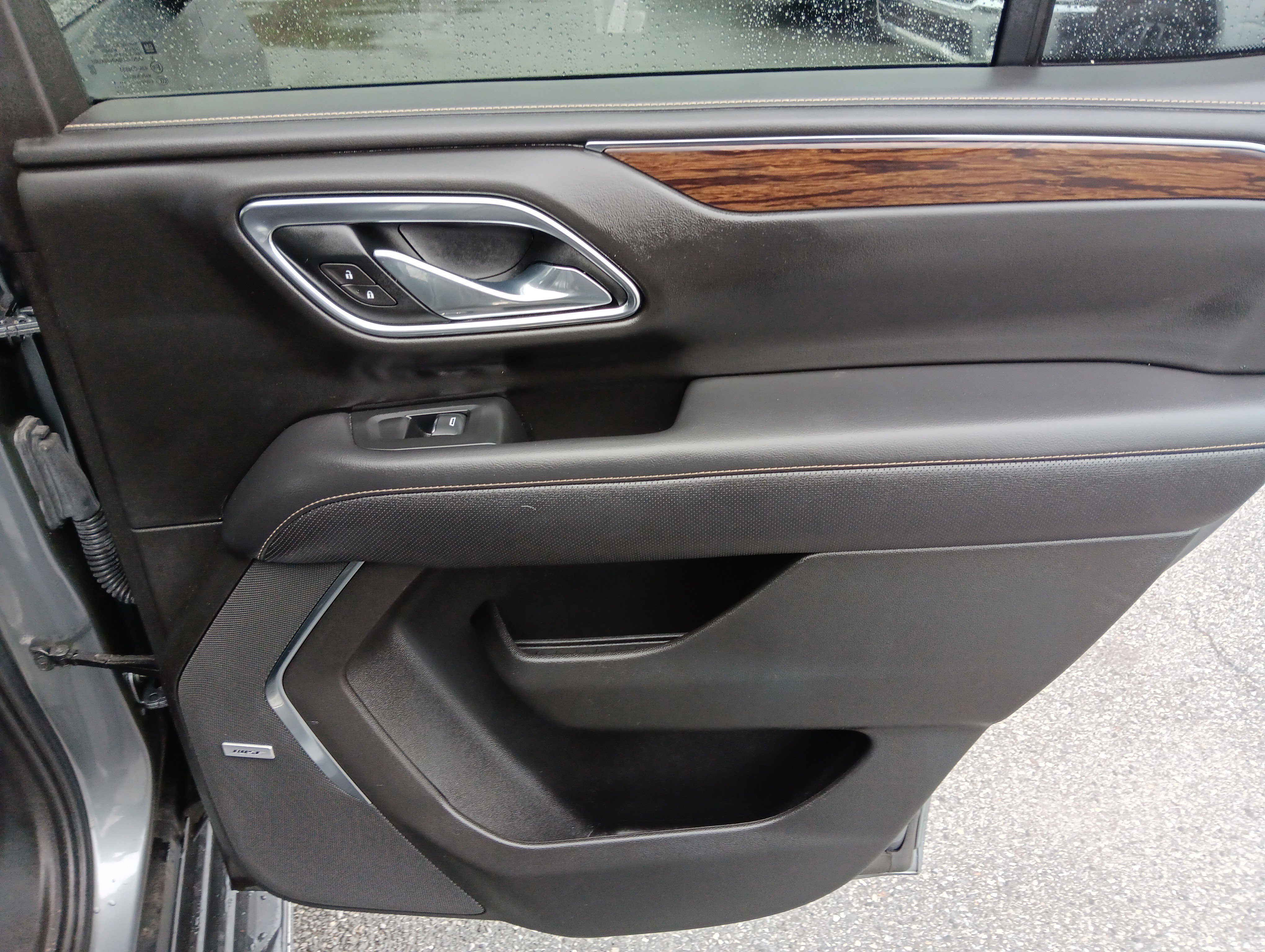 Used 2021 Chevrolet Tahoe Premier w/ Premium Package image 24