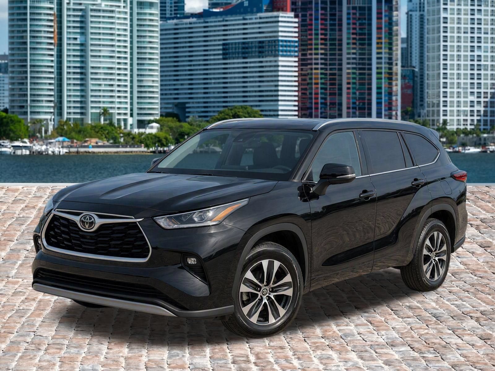 Used 2021 Toyota Highlander XLE