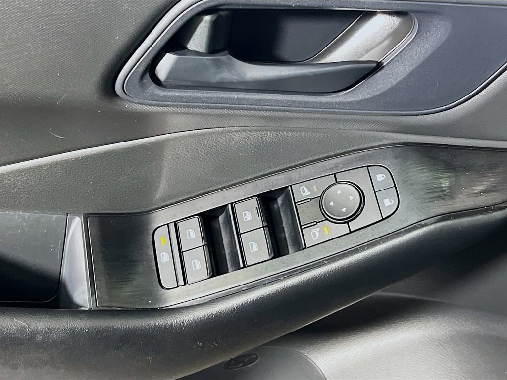 Used 2024 Nissan Rogue S image 16