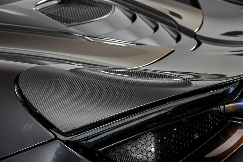 Used 2018 McLaren 720S RWD image 17
