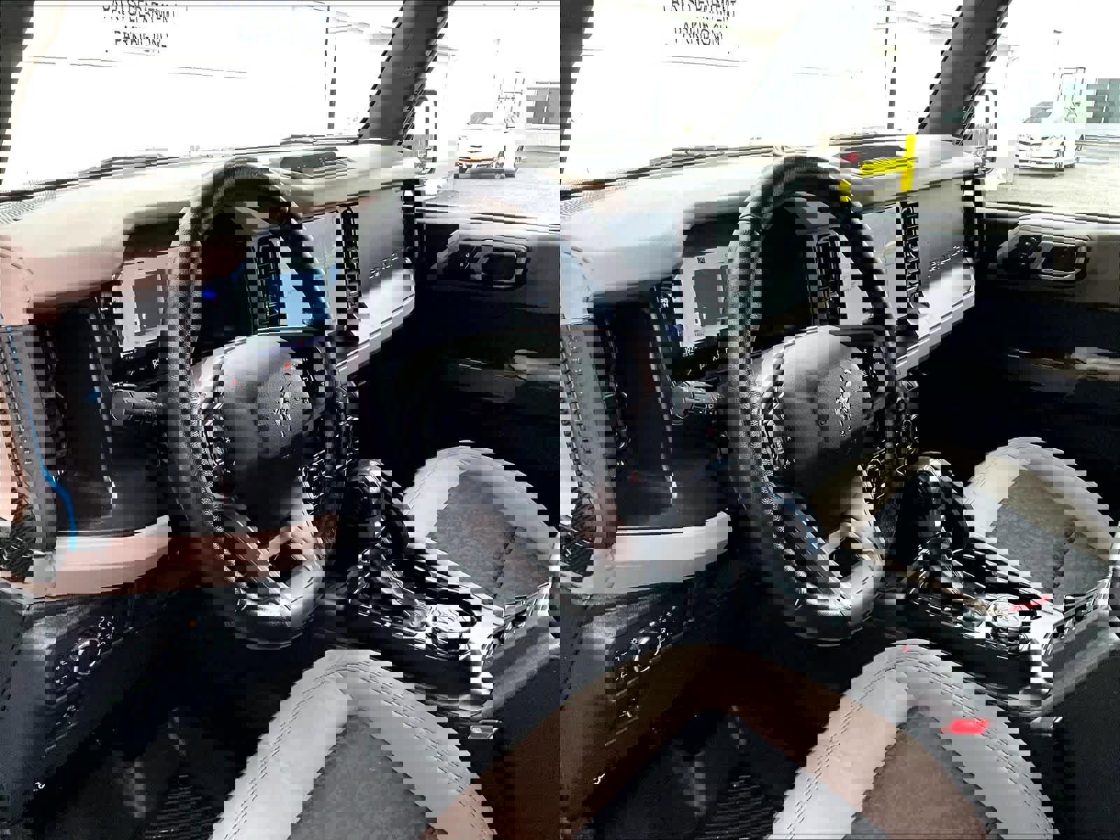 Used 2022 Ford Bronco Wildtrak image 8