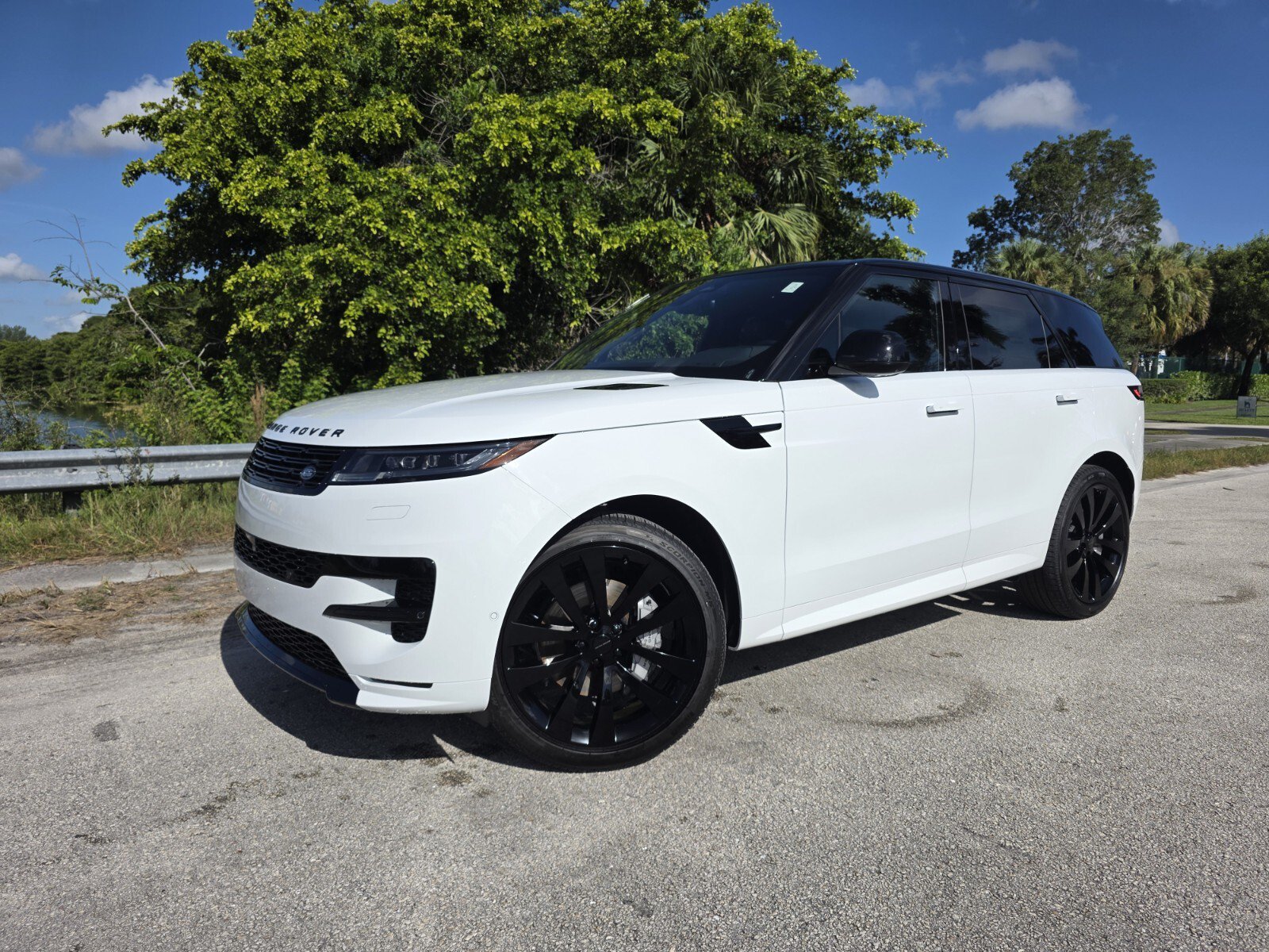 New 2027 Land Rover Range Rover Sport Dynamic SE