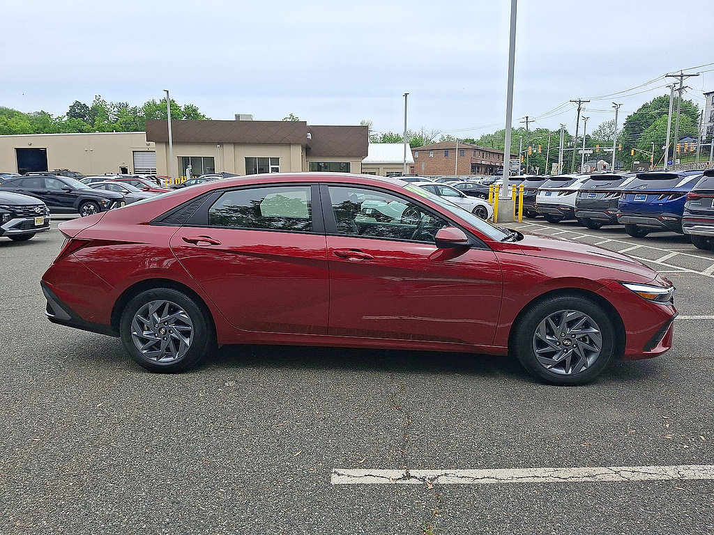 Certified 2024 Hyundai Elantra Blue FWD image 25