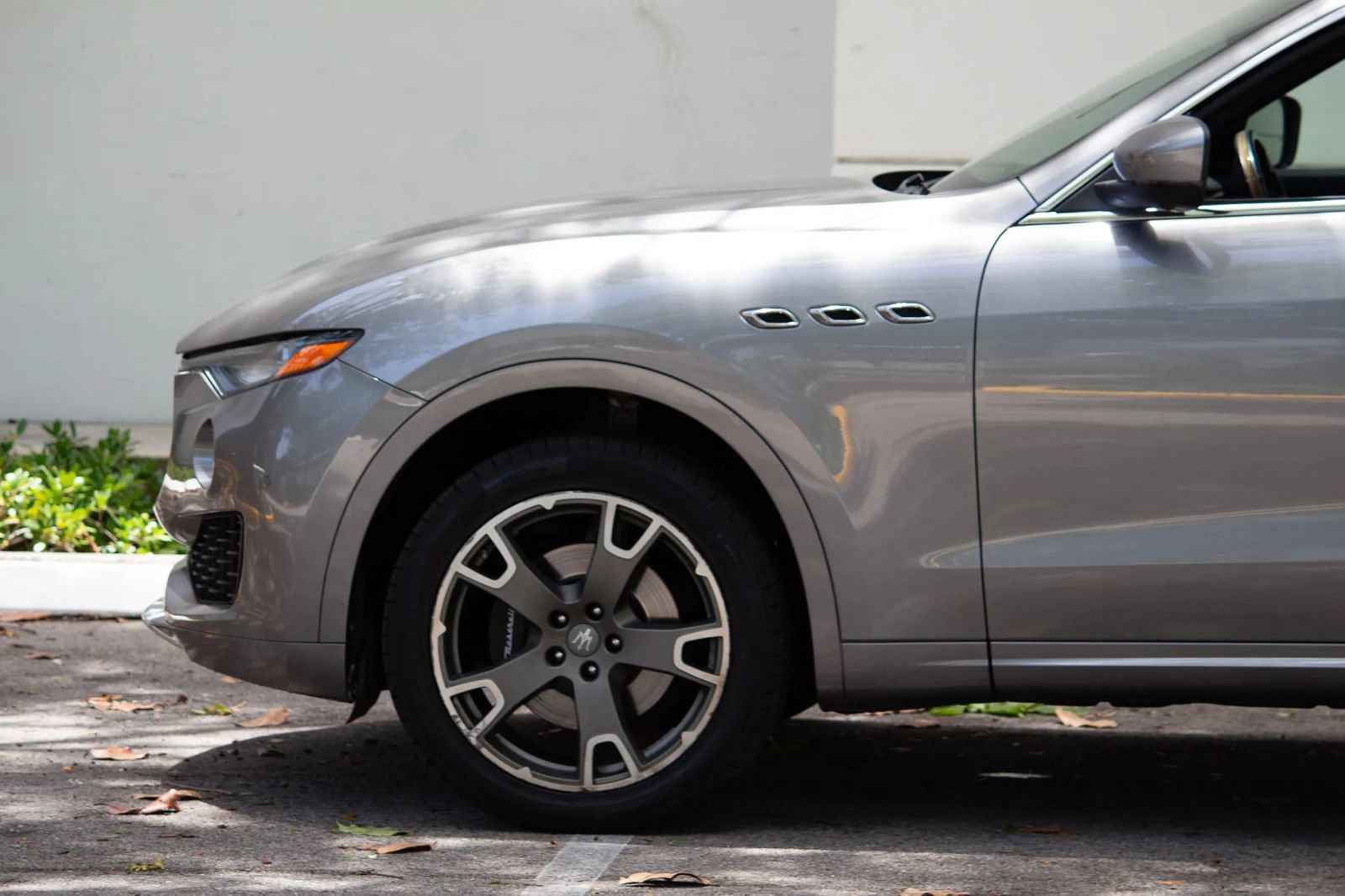 Used 2017 Maserati Levante w/ Luxury Package AWD/4WD image 6