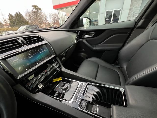 Used 2019 Jaguar F-PACE Premium image 10