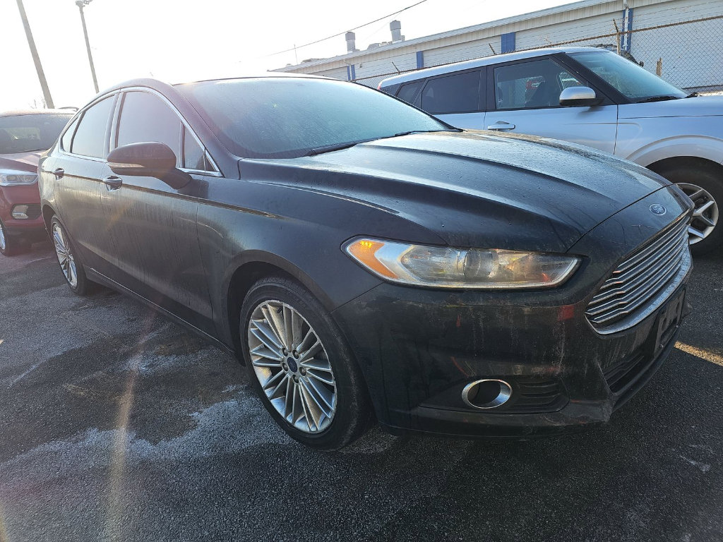 Used 2016 Ford Fusion SE w/ Equipment Group 202A image 2