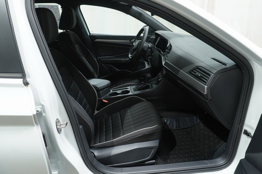 Used 2023 Volkswagen Jetta Sport image 10