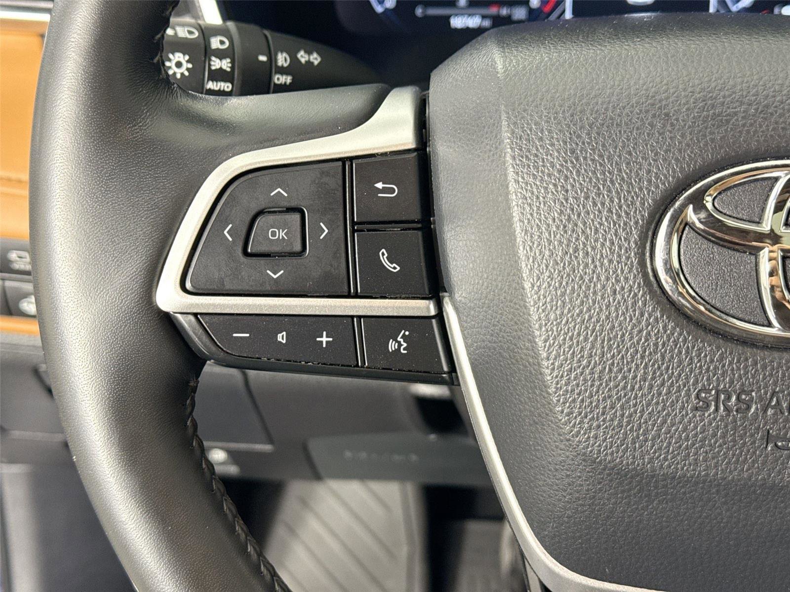 Used 2024 Toyota Highlander Platinum FWD image 18