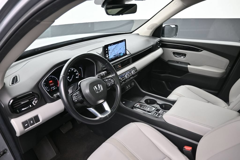 Certified 2025 Honda Pilot Touring image 24