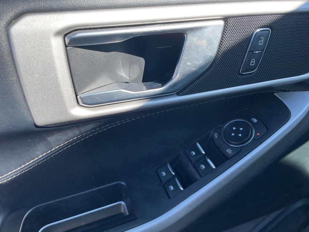 Used 2022 Ford Explorer XLT w/ Equipment Group 202A image 11