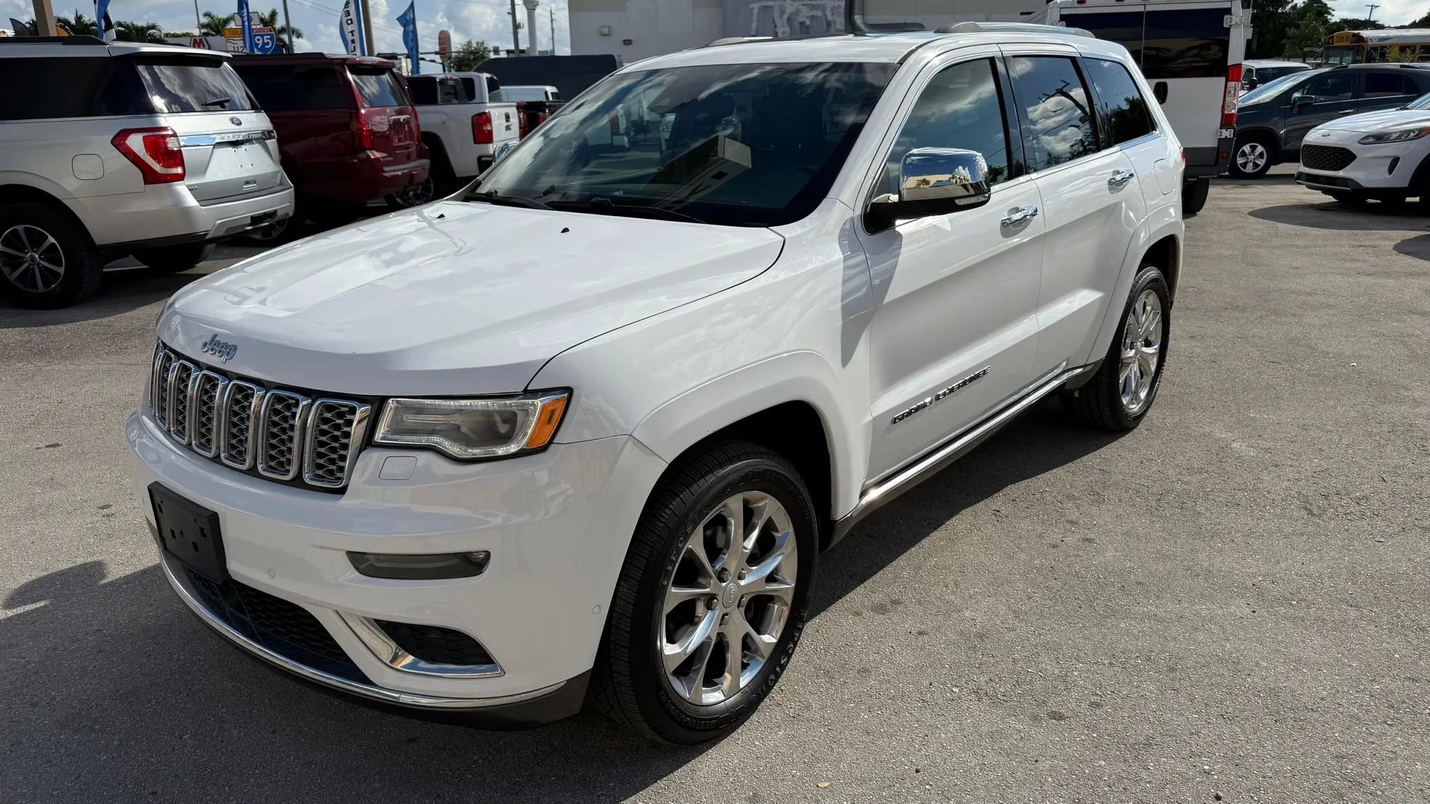 Used 2019 Jeep Grand Cherokee Summit AWD/4WD image 4
