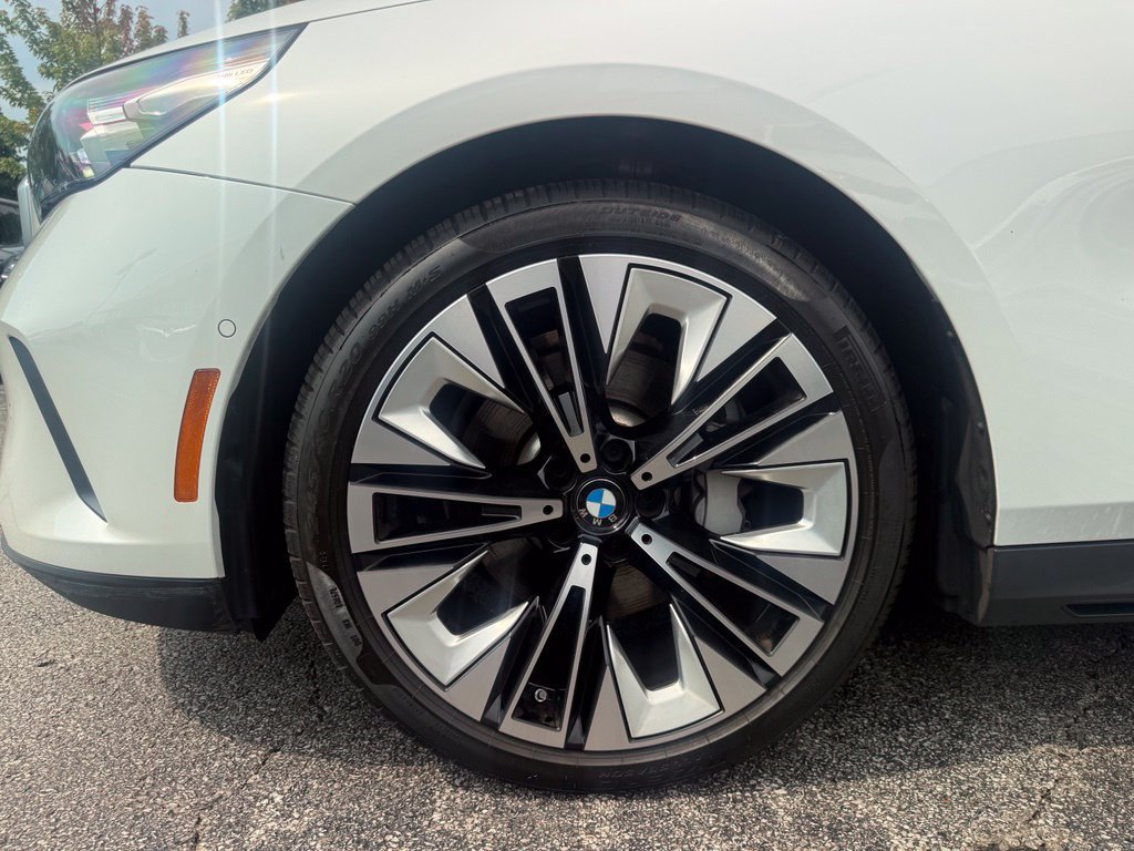Used 2024 BMW 530i xDrive w/ Premium Package AWD/4WD image 25