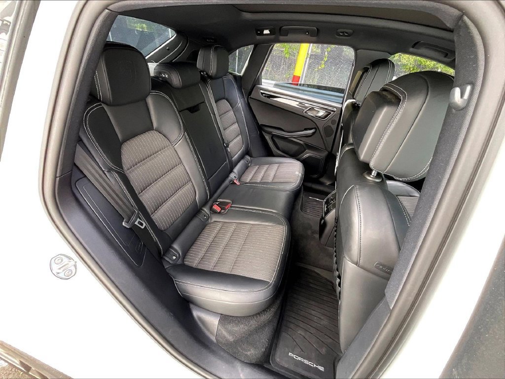 Certified 2023 Porsche Macan Turbo AWD/4WD image 21