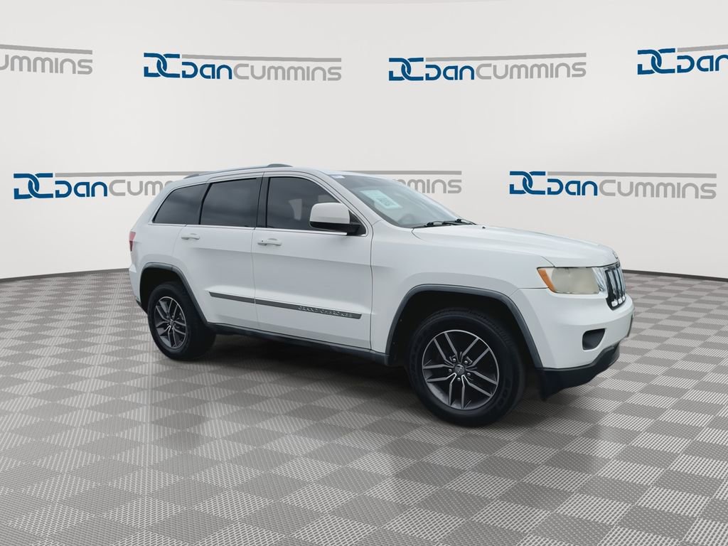 Used 2011 Jeep Grand Cherokee Laredo image 2