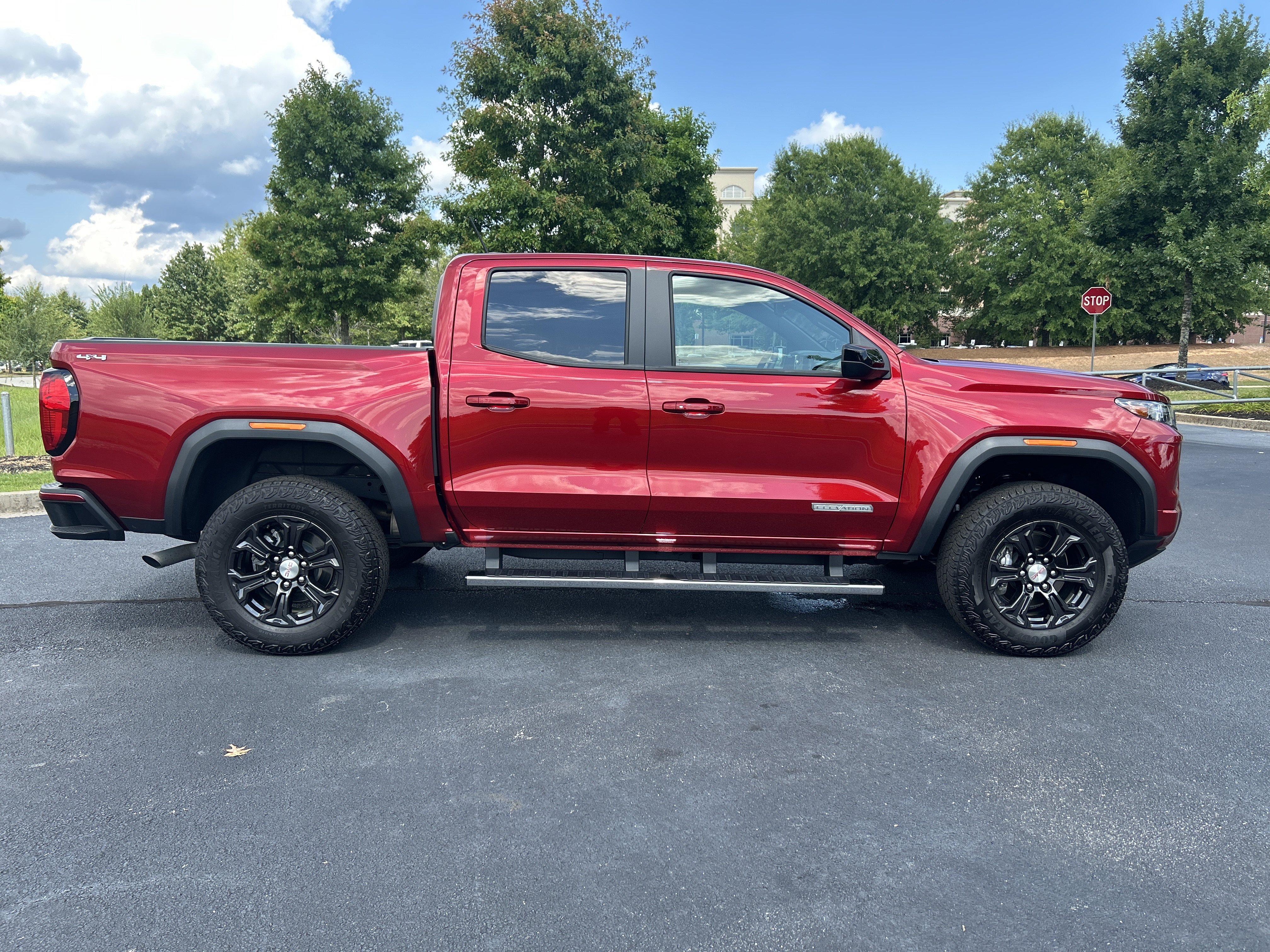 Used 2024 GMC Canyon Elevation w/ Convenience Package AWD/4WD image 10
