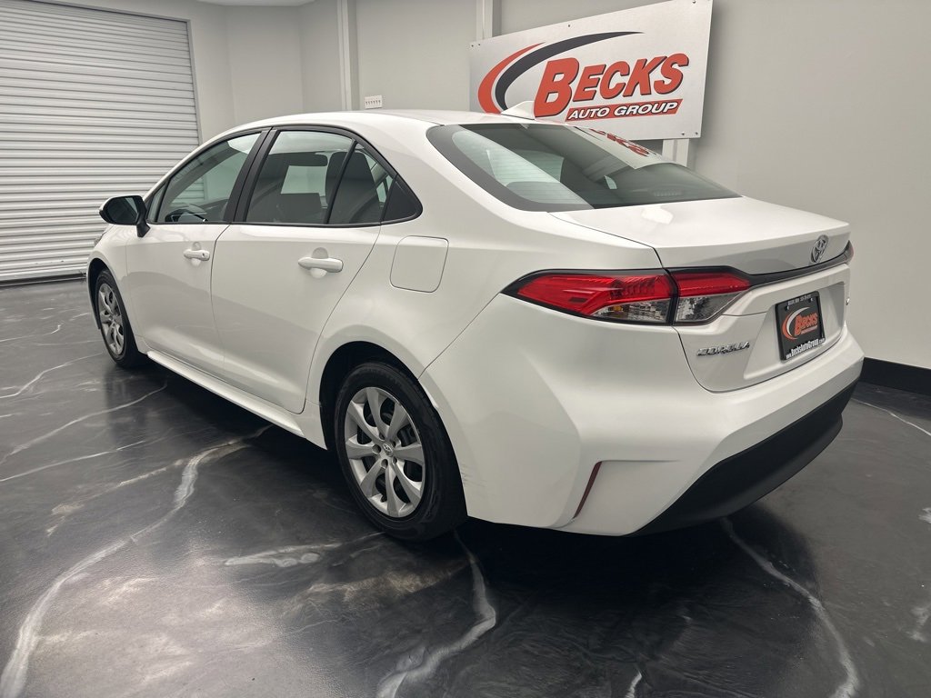 Used 2023 Toyota Corolla LE image 4