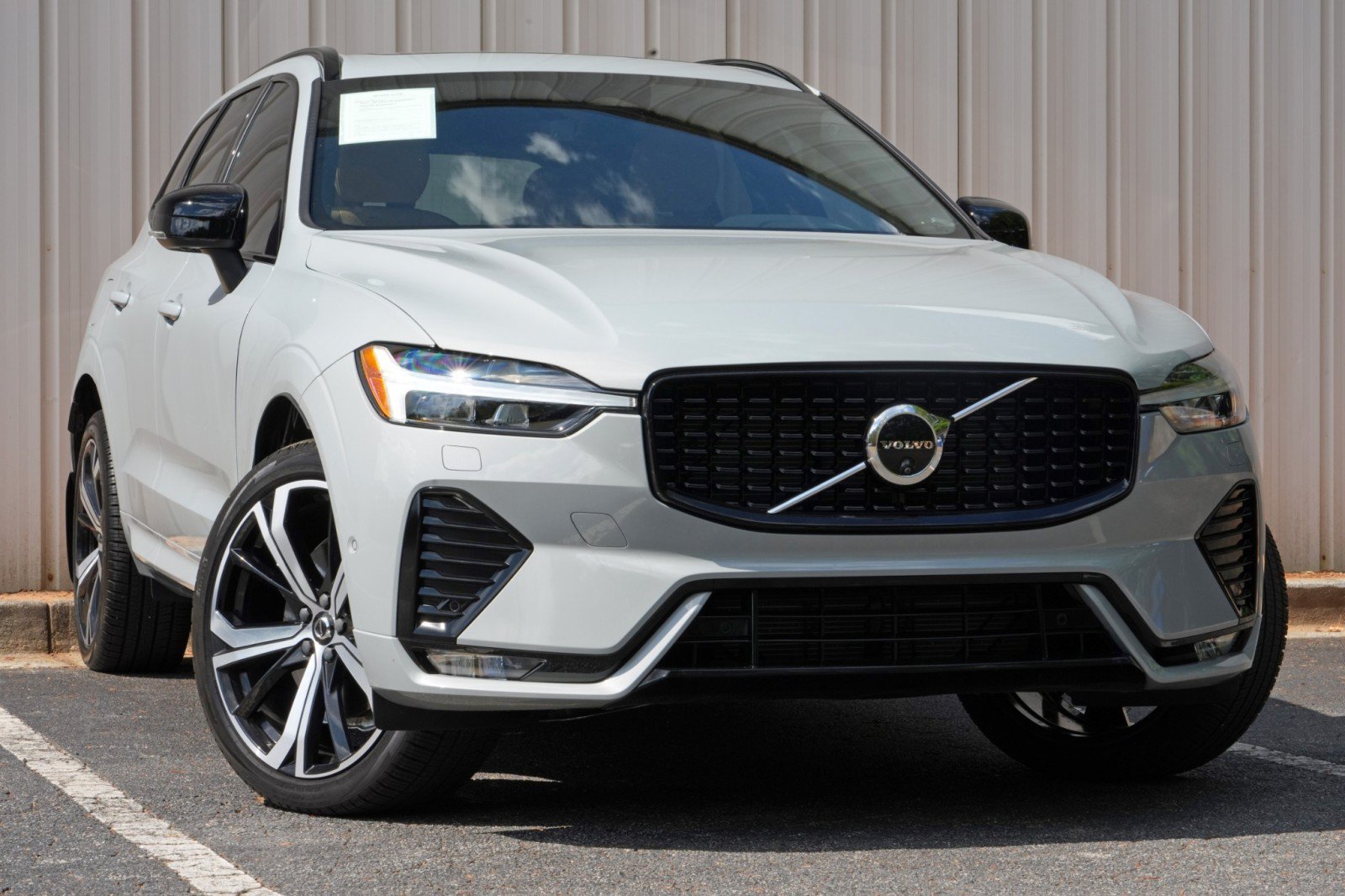 Used 2025 Volvo XC60 B5 Ultra w/ Climate Package PRO AWD/4WD image 4