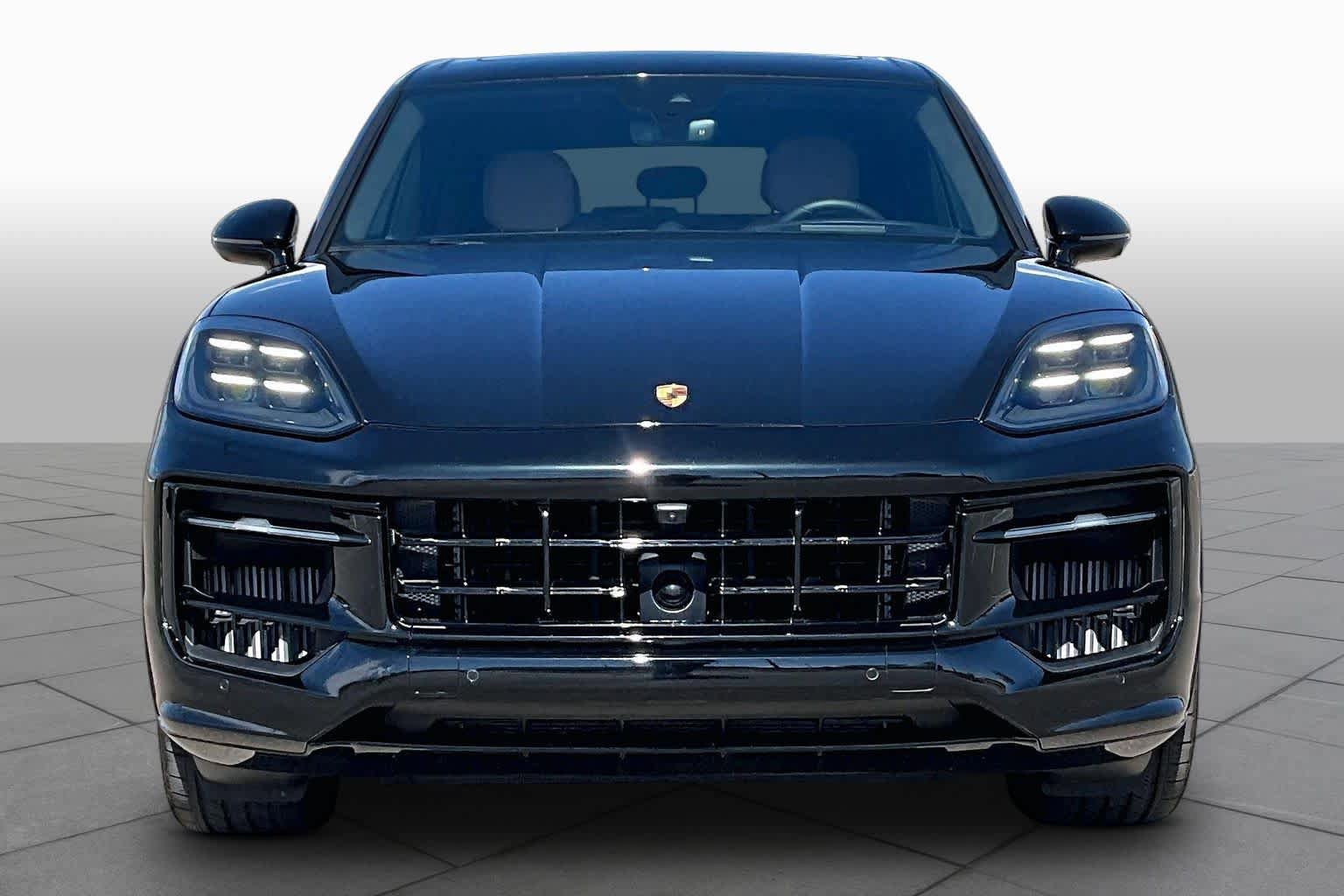 Used 2025 Porsche Cayenne GTS AWD/4WD image 4