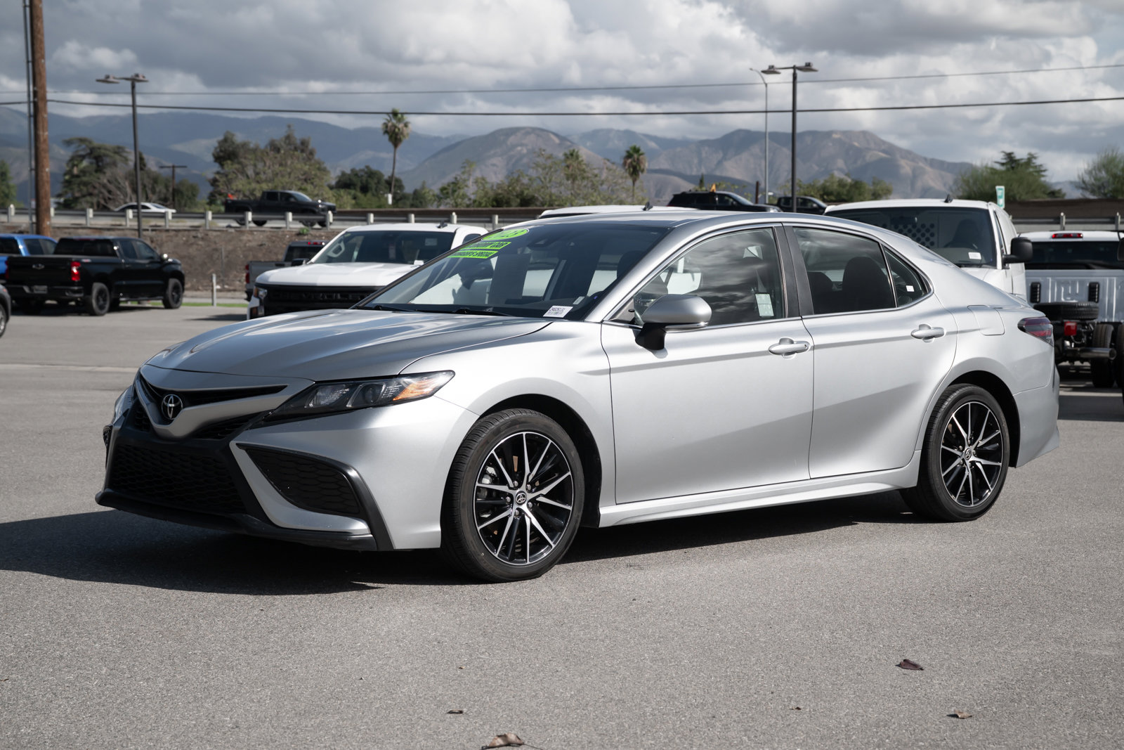 Used 2023 Toyota Camry SE image 8