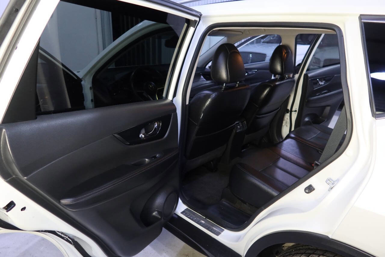 Used 2017 Nissan Rogue SL w/ SL Premium Package image 15