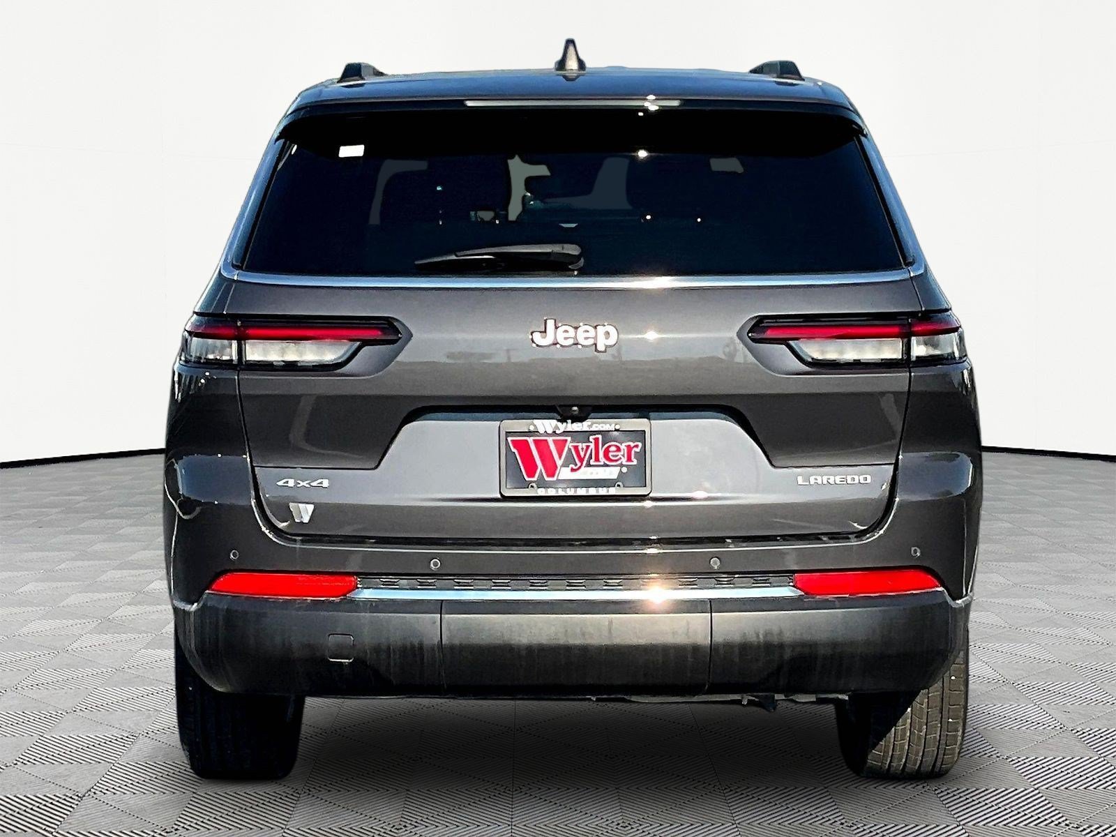 Used 2024 Jeep Grand Cherokee L Laredo AWD/4WD image 5