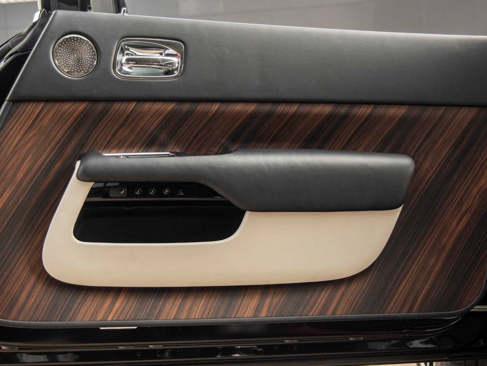 Used 2019 Rolls-Royce Wraith RWD image 40