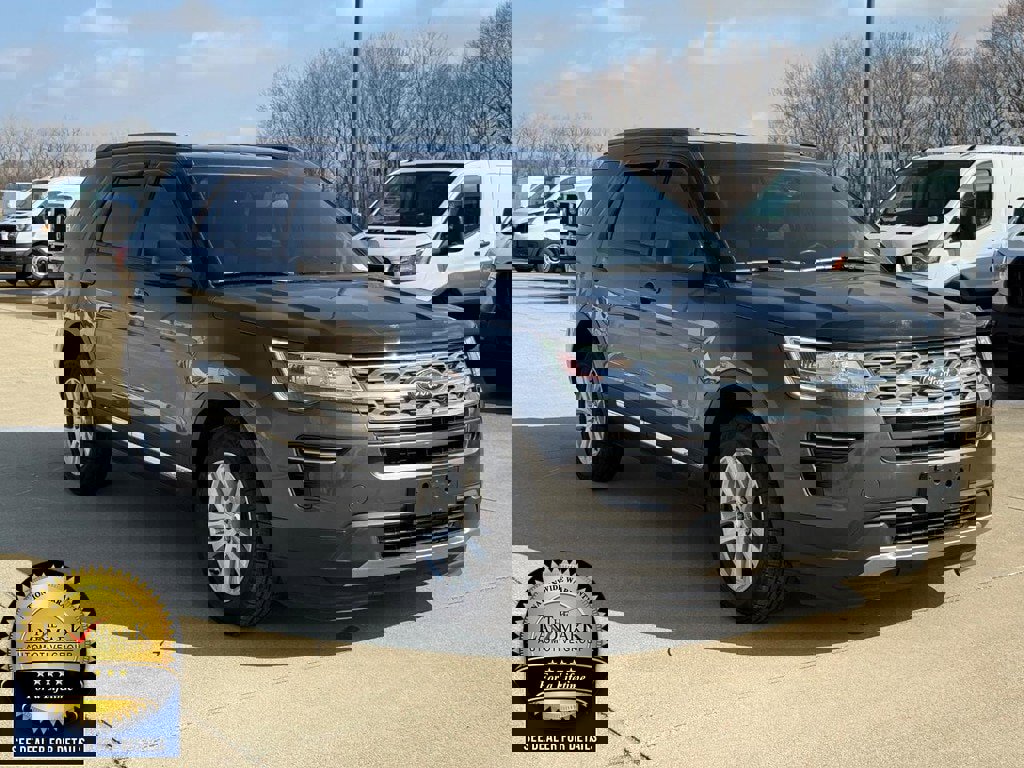 Used 2018 Ford Explorer XLT image 3