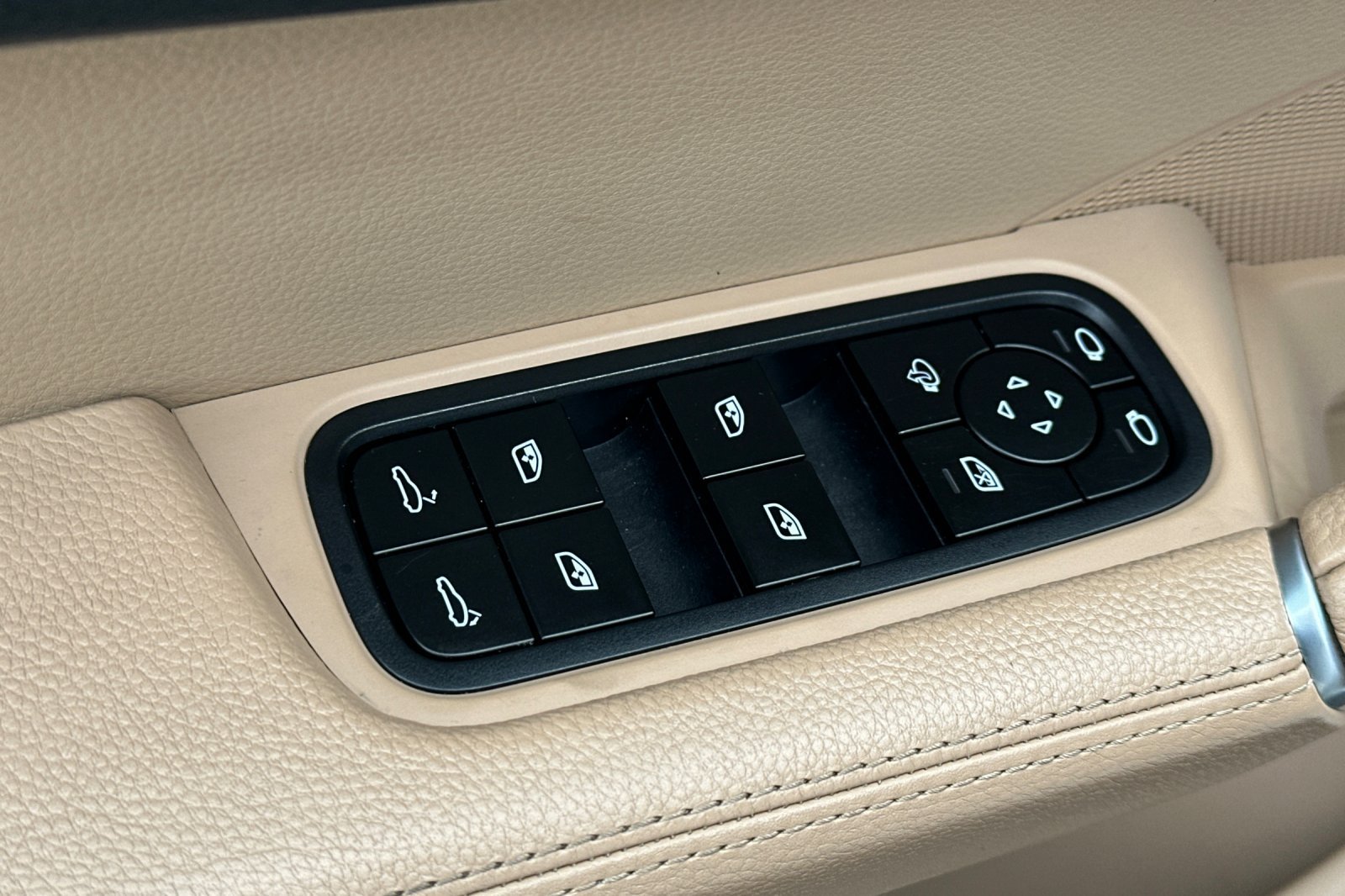 Used 2023 Porsche Cayenne AWD/4WD image 11