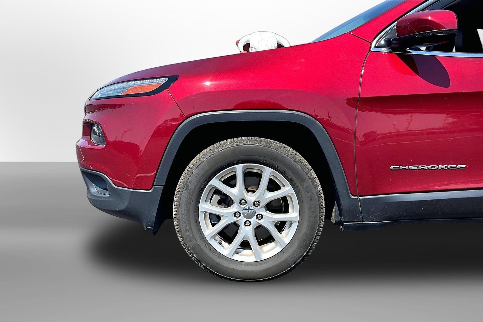 Used 2016 Jeep Cherokee Latitude w/ Safety/Convenience Group AWD/4WD image 3