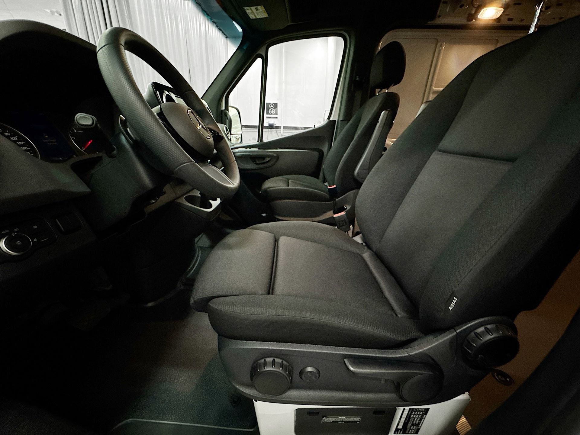 Used 2025 Mercedes-Benz Sprinter 2500 image 21