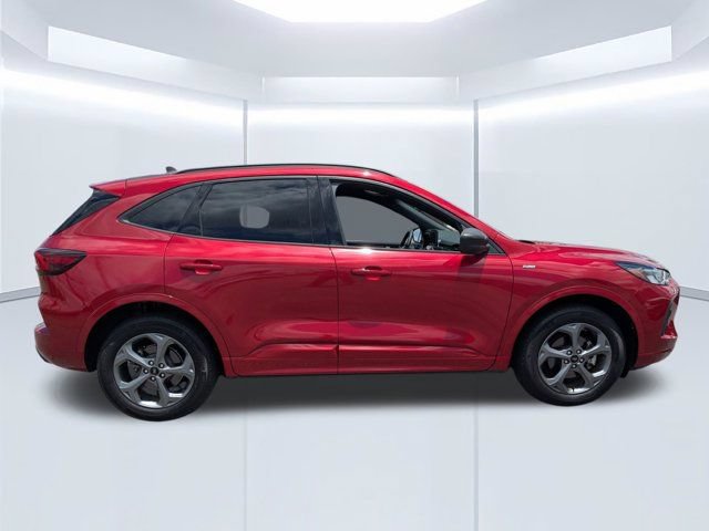 Used 2023 Ford Escape ST-Line AWD/4WD image 3