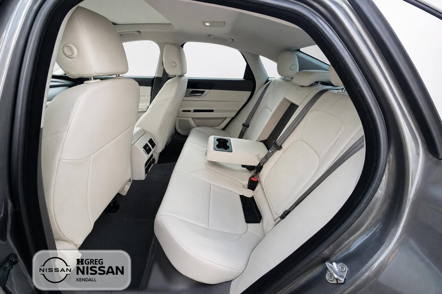 Used 2017 Jaguar XF Premium RWD image 13