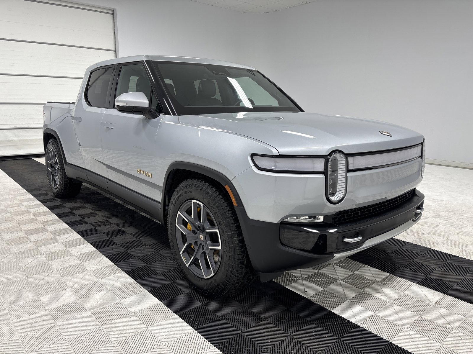 Used 2023 Rivian R1T Adventure image 7