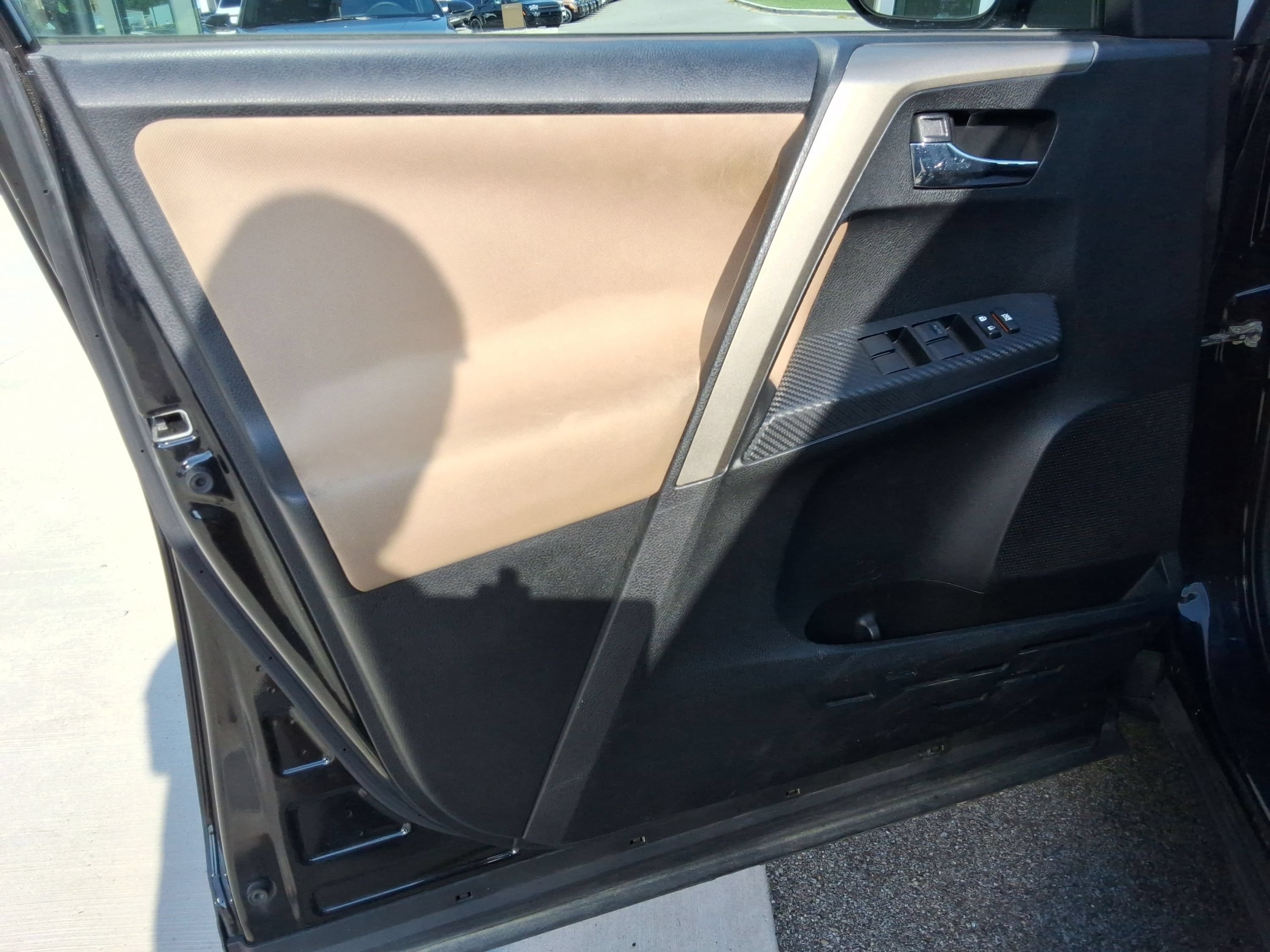 Used 2015 Toyota RAV4 XLE AWD/4WD image 22